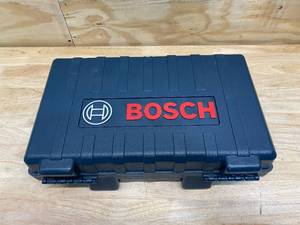 lot 108 image: BOSCH 200 ft. Self-Leveling Green 360-Degree Laser Level with Case