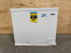 lot 116 image: MAGIC CHEF 8.7 cu. ft. Manual Defrost Chest Freezer in White