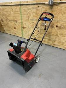 lot 117 image: TORO Power Curve 18 in. 15 Amp Electric Snow Blower