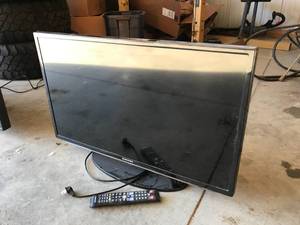 Samsung 32 HD TV w Remote
