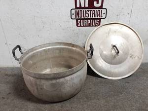 lot 55 image: Large Chue Chin Hua Aluminum Rice  Canning Pot 40cm
