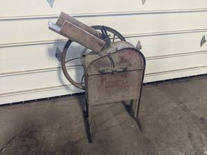 lot 12 image: Antique Corn Sheller