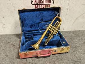 lot 18 image: Vintage Coronet in Case