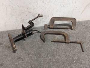 lot 22 image: Blade Sharpening Vice and (2) C Clamps