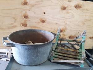 lot 686 image: Heavy Galvanized Wash Tub and Vintage Swing