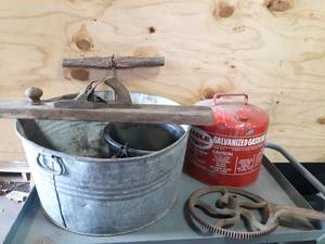lot 689 image: Galvanized Washtub, Antique Hand Tools, Metal Gas Can and More