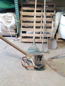 lot 715 image: (6) Shovels, Rakes and More