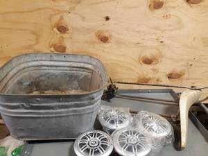lot 721 image: Galvanized Wash Tub, Vintage Banana Seat and (4) 6 Speakers