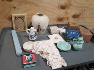 lot 733 image: Lot of Avon and Home Dcor