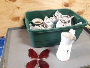 lot 740 image: Tote w Home Dcor and Blue Mason Jars