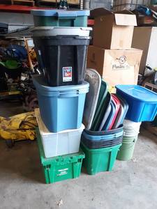 lot 743 image: Large Lot of Totes and Lids