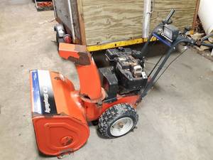 lot 654 image: Simplicity Sno-Away 8 24 Snowblower - 8hp Tecumseh Engine - Electric Start - Needs Work
