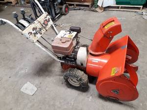 lot 656 image: Ariens Snowblower - 8hp - 24 - Needs Work