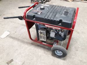 lot 657 image: Briggs & Stratton Generator - 6000W - Needs Work