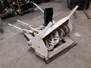 lot 660 image: Cub Cadet Lawn Tractor 1-Stage 40 Snowblower  190-350-100