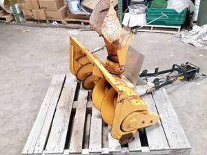 lot 662 image: Allis-Chalmers Lawn Tractor 34 1-Stage Snowblower