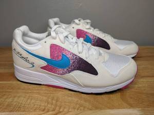 lot 52 image: Brand New Nike Air Skylon 2 Athletic Sneakers Mens Size 9