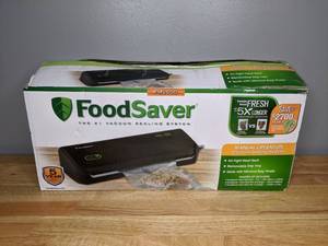 lot 49 image: Food Saver Vacuum Sealer FM2000 Starter System with Bags