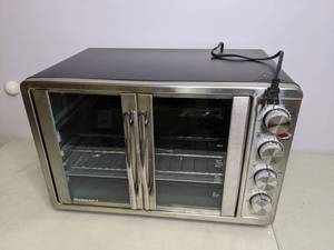 lot 102 image: Elite Gourmet Toaster Oven