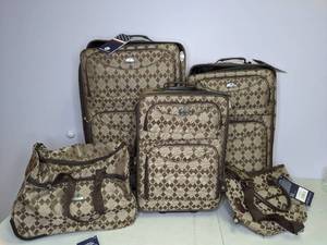 lot 10 image: New 5 Piece American Flyer Luggage Set Brown Argyle