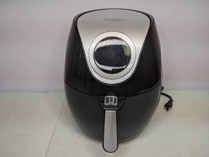 lot 130 image: Chefs Mark 5.8 Quart Air Fryer