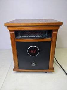 lot 132 image: Heat Storm Heater with Remote