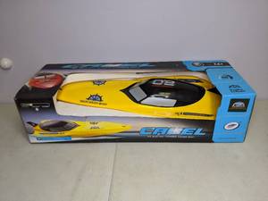 lot 139 image: Cruel RC Electric Powered Racing Boat