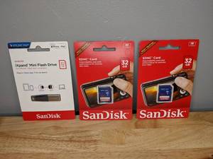 lot 178 image: New SanDisk iXpand 32gb Mini Flash Drives & 2 SanDisk 32gb SDHC Card