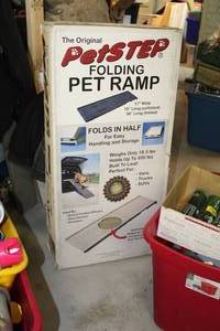 lot 28 image: PetStep Folding Pet Ramp 222K (in box)