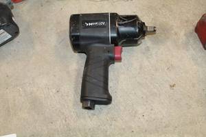 lot 51 image: Husky Pneumatic Impact Wrench 38 H4425
