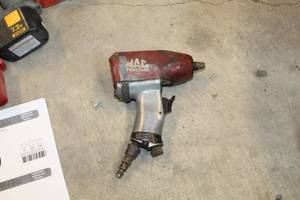 lot 52 image: Mac Tools Pneumatic Impact Wrench