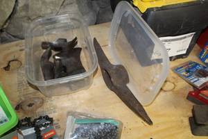 lot 64 image: HammerAxePick Axe Heads