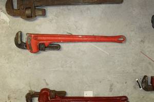 lot 98 image: The Ridge Tool Co. Pipe Wrench 24