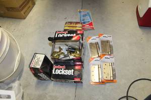lot 113 image: Lot of (11) House Hardware - Passage Doorknobs (x6), Hinges (x4), Dead Bolt (x1)