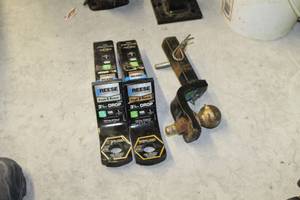 lot 120 image: Lot of (3) Reese Towpower Hitches 3-14 Drop