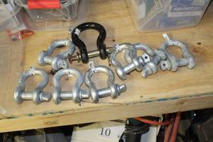 lot 135 image: Chain Shackles Large (new)