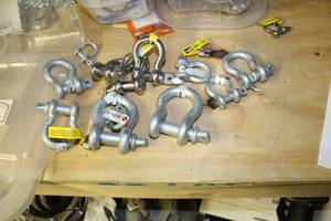 lot 136 image: Chain Shackles SmallMedium (new)