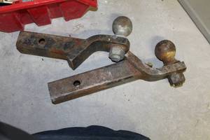 lot 122 image: Lot of (2) Ball Hitches 2-516