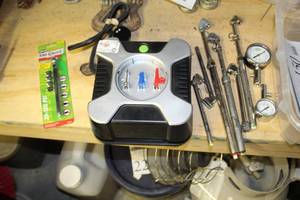 lot 151 image: Tire Pressure Gauges, Tire Pump