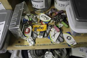 lot 170 image: Lanyards, Key Chains, S-Biners, Carabiner