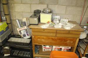 lot 176 image: Star 1-13qt. Food Warmer, Mini Deep Fryer JFR26, Nacho Cheese Warmer Dispenser, Igloo Rolled Rim Paper Cone Cup Dispenser 1148, Heinz Family Size Easy Pumps