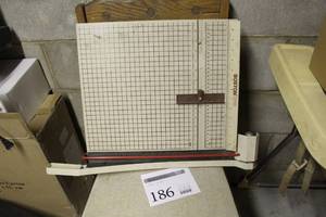 lot 186 image: Boston Paper Cutter 15 2615