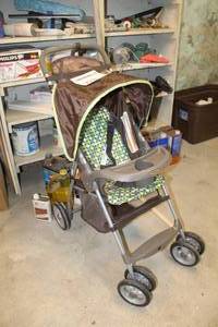 lot 221 image: Cosco Stroller with Canopy