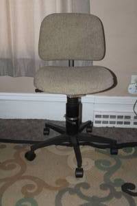 lot 232 image: Rolling Office Chair