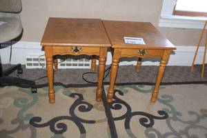 lot 230 image: Lot of (2) Wood Side Tables 1-Drawer