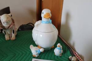 lot 259 image: Duck Cookie Jar with Salt & Pepper Shakers
