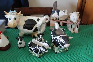 lot 260 image: Ceramic Cow Table Dcor - Cookie Jar, Napkin Holder, Creamer Jar, Salt & Pepper Shakers, Arrow Sign, Spotted Pig
