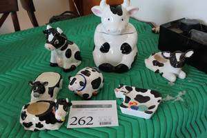 lot 262 image: Lot of (7) Ceramic Cow Table Dcor - Cookie Jar, Serving Bowls, Plate