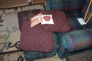 lot 269 image: Lot of (4) Sofa Throw Pillows - Red (x2), Owl, Hoo Loves You