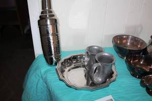 lot 277 image: Lot of (4) Silverware Set - Shaker, Platter, Mugs (x2)